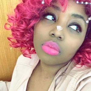 Meet your Posher, Zachira